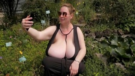 Largest Natural Breasts Guinness World Records